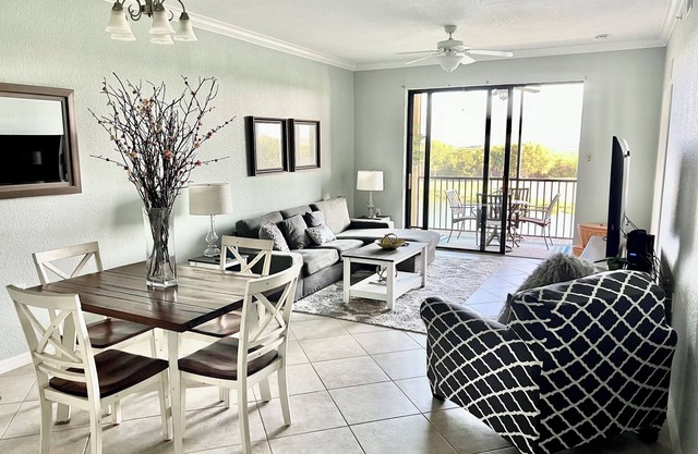 Apt in Luxury Resort Country Club with Golf, Pools, Food, Shopping