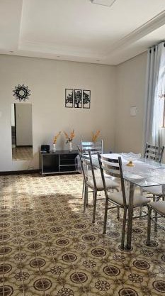 Apto 1º andar Centro 4 quartos com ar condicionado e estacionamento