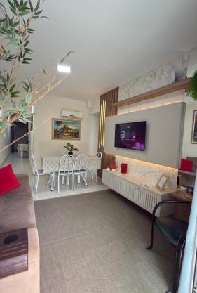 Apto Alamanda - 2 Quartos - Apto aconchegante, confortável e de frente para avenida principal!