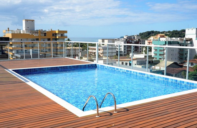 Apto c área gourmet a 300m da Praia das Toninhas