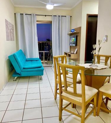 Apto charmoso na V Planalto perto Shopping com 2 Quartos de Casal ArCond Wifi Fibra Home Office e Garagem em Dourados