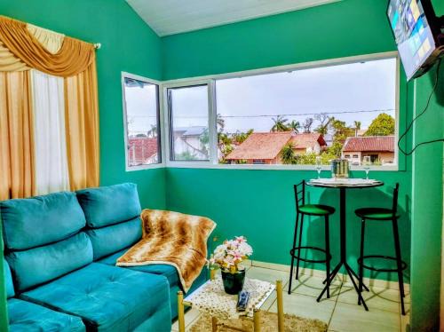 Apto com churrasqueira 500m do mar com vista da salaSacada para horizonte