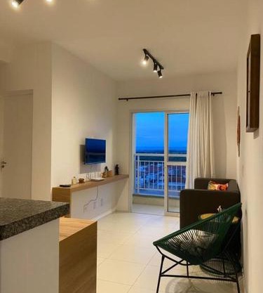 Apto completo com 02 quartos climatizados, estacionamento e portaria 24 horas, próximo ao Aeroporto!