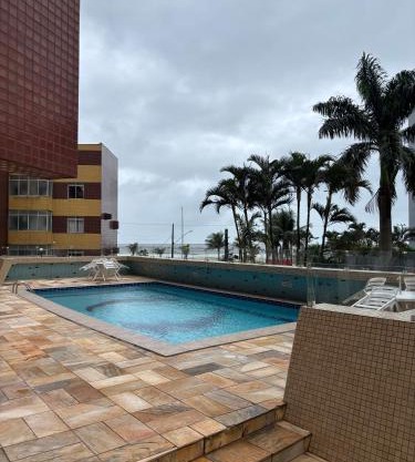 Apto em Caiobá beira mar