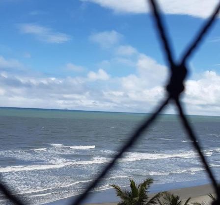 Apto pé na areia com vista para o mar no Litoral Sul