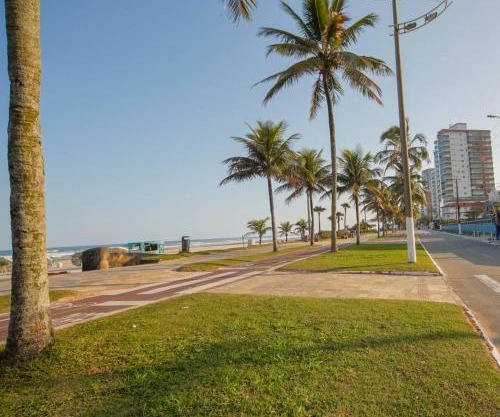 Apto pet friendly com garagem a 100m do mar