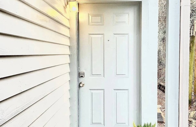 Aqua Oasis - Private Bedroom in Lovely Townhome