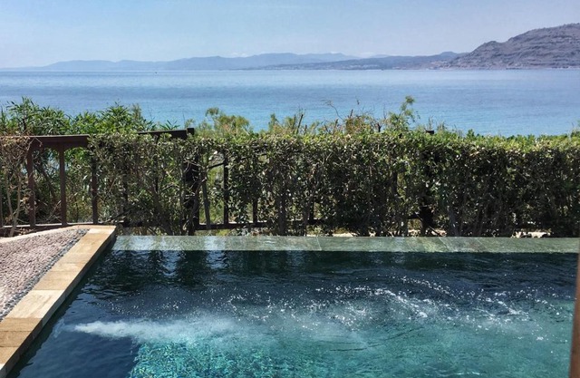 Aquavisionaire Beach Front Villa