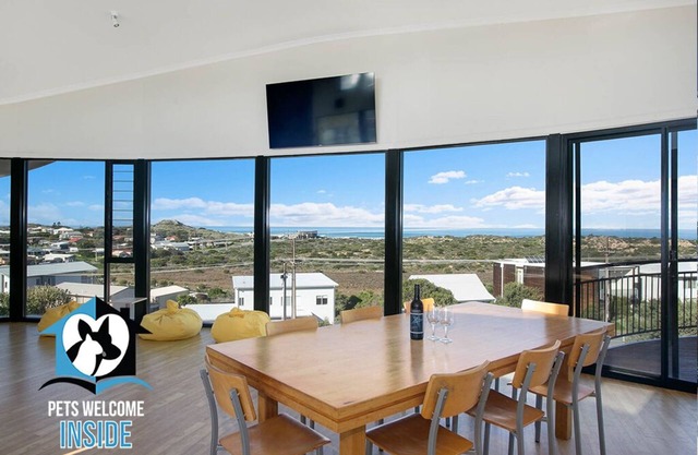 Architect Designed Spectacular Beachhouse with Sweeping Views