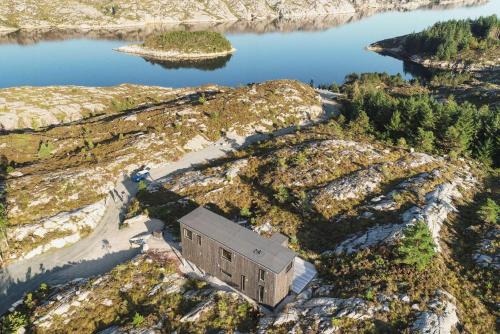 Architect-Designed Cabin Panoramic View