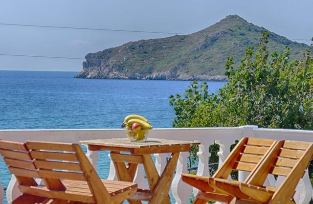 Arista Studio 7 - with sea views and direct beach location in Agios Georgios Pagon