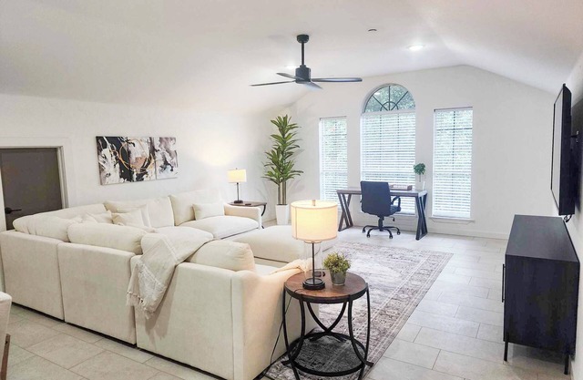 Arlington Executive Suite by Vacation Your Way