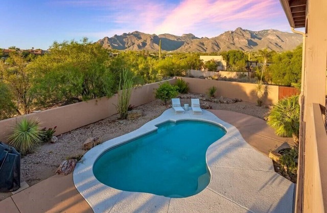Arnoldo, 5 Bedroom 4 full baths, pool, hot tub, views