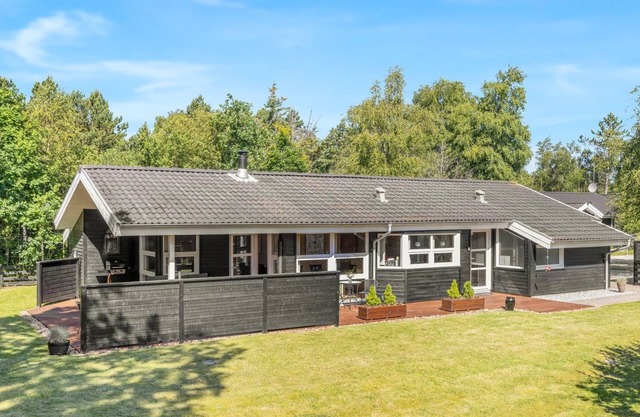 "Arny" - 1.5km from the sea by Interhome