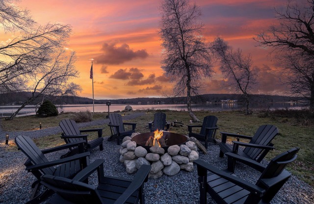 Arrowhead Premier Lakefront w/Sauna, Hot Tub, Firepit, Game Room, Amenities,