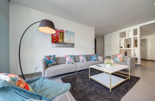 Art Deco Chic Pendergardens St Julians Apartment