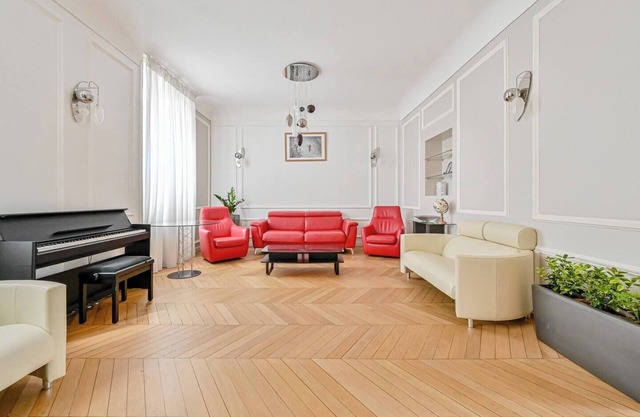 “Art Deco” private mansion 220m2 spread over 3 levels, 5 bedrooms, 5 bathrooms