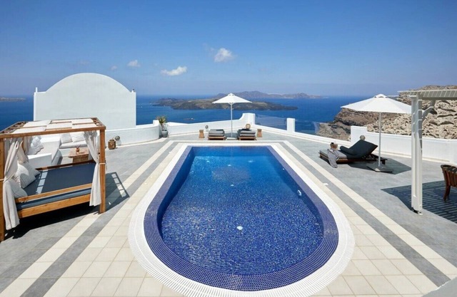 Artemis Villa w/Heated Pool, Hot Tub & Caldera View