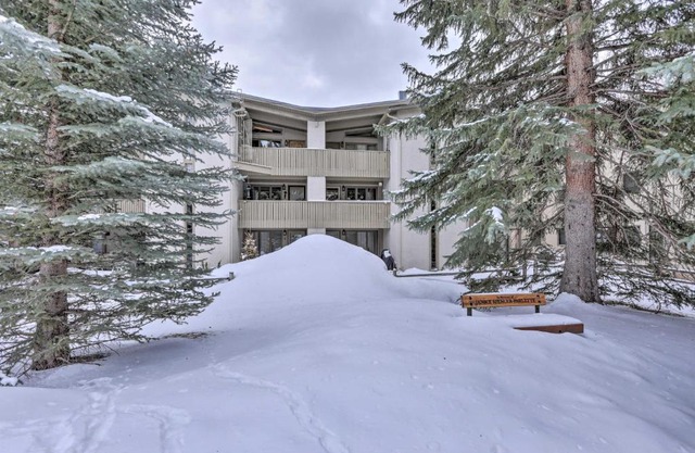Aspen Condo Ski-In and Ski-Out, Steps to Main St