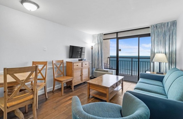 Astonishing Oceanfront Suite w/Breakfast 10th Flr