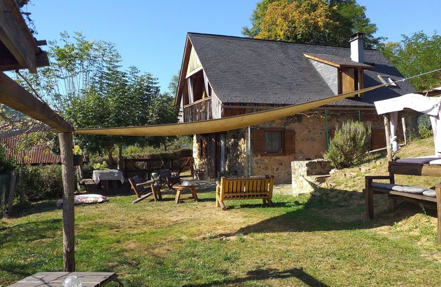 At (CAMPAS), listen to the silence in front of the mountain
