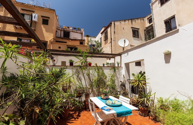 At Kalsa Quiet & Flowered Terrace Free Park 2 min away Ideal for remote working!