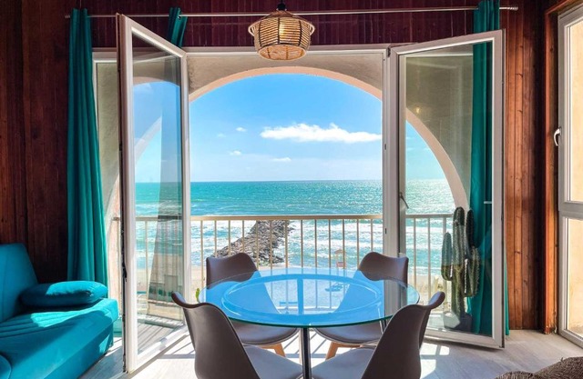 Athena Sea front Apartment, Parking & Pool