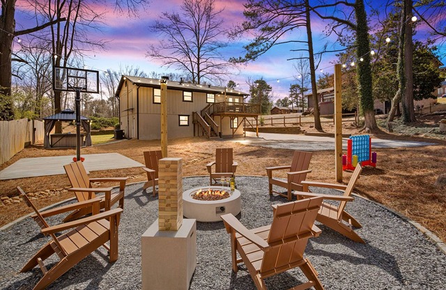 ATL Retreat ~ Hot tub ~ Firepit ~ Basketball ~ Game Room