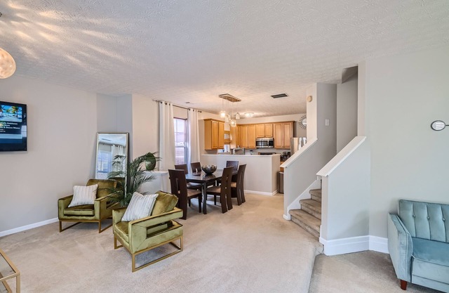 Atlanta Airport Retreat: Charming 3-Bed Home for Short-Term Stays