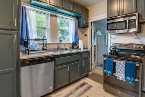 Atlanta Vacation Rental about 3 Mi to Downtown!