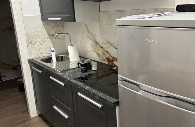 Atrium B&B, luxe apartment 2 km from the Royal Palace of Caserta, parking included