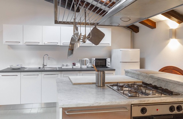 ATTIC FLOOR VENICE APARTMENT