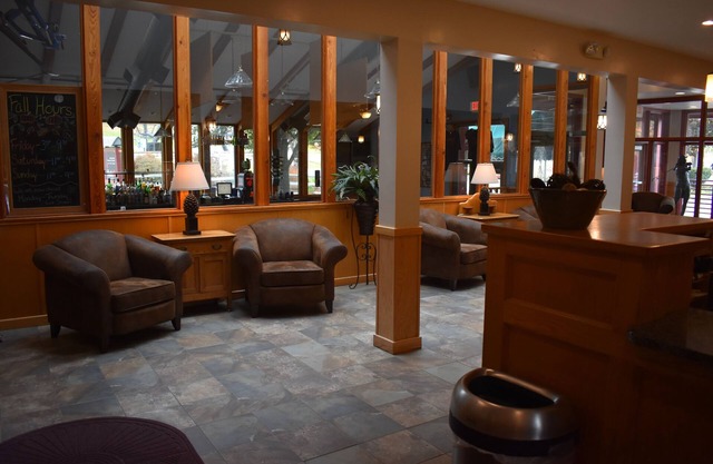 Attitash Resort * RENOVATED Condo sleeps 6 * New Hampshire - White Mountains