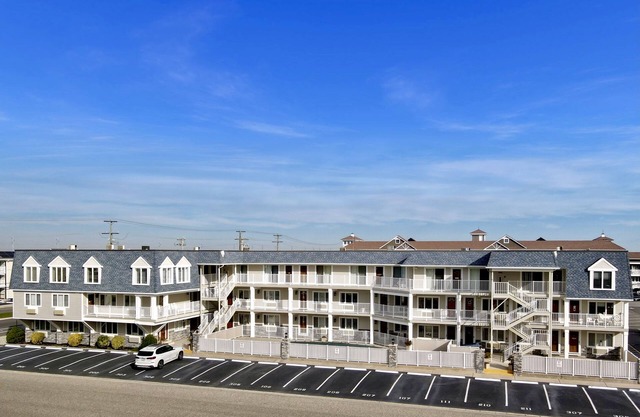 Attractive, air-conditioned Merrimack Condominium offering beachblock location