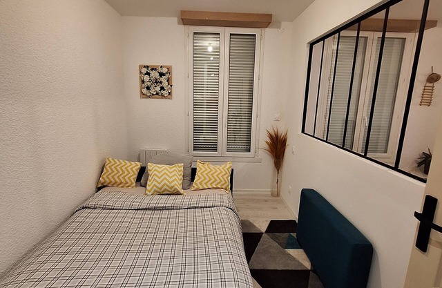 Attractive, renovated 2-room apartment by the lake