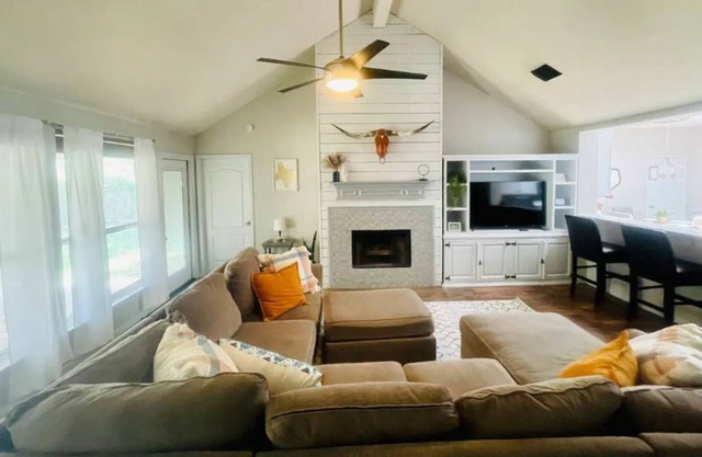 |Austin inspired home|Sleeps 10|