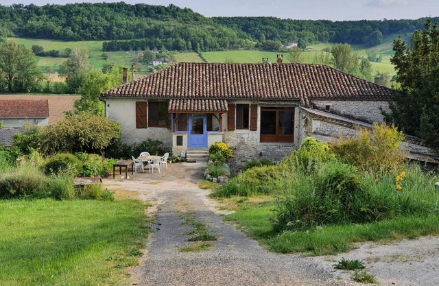 Authentic house, quiet location, magnificent view, horse stalls