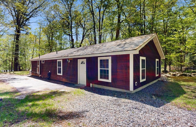 Authentic lake house near community beach, hikes, and ski resorts