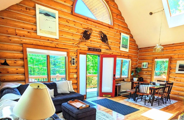Authentic Log Home in Warren. Ski town. Mountain biking. Short walk to lake.
