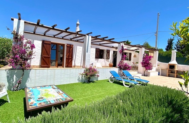 Authentic Mediterranean cottage with jacuzzi for relaxing vacation