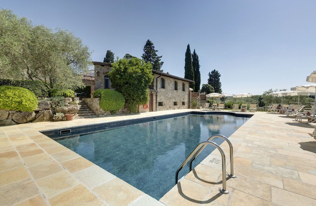Authentic Tuscan Countryhouse, only 9 km from Florence, pool, wine tour, parking