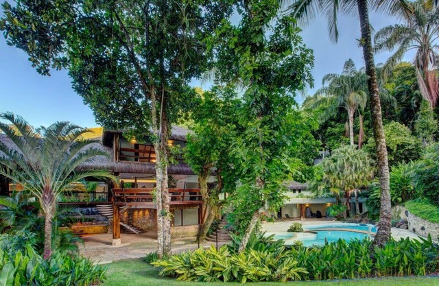 Authentic Villa with Pool and Deck - ANG002