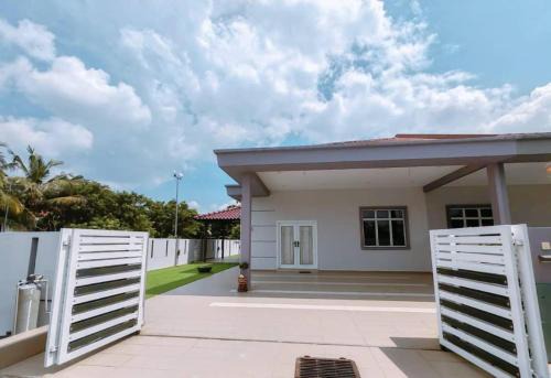 Awesome Ang Jenjarom Homestay