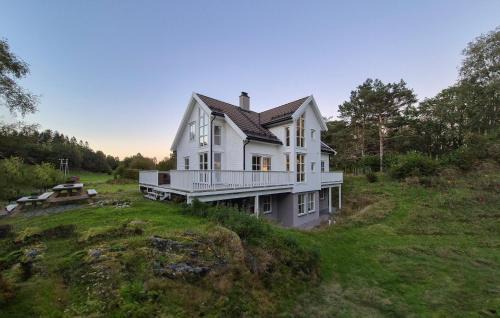 Awesome Apartment In Uggdal With Wifi