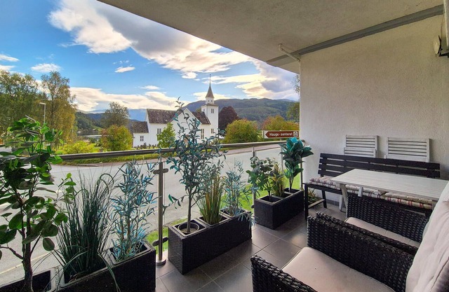 Awesome apartment in Ulvik with house sea view