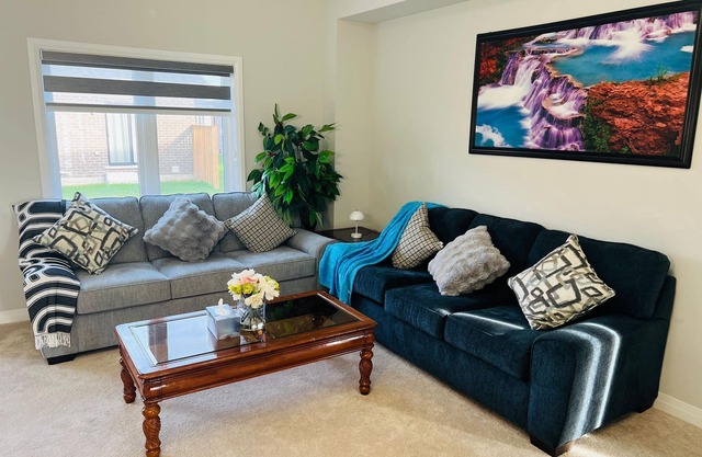 Awesome Brantford Home ~ Relax & Unwind in Comfort