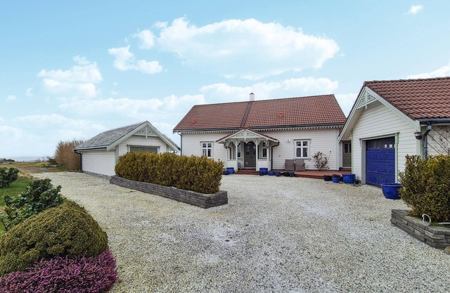 Awesome home in Bekkjarvik