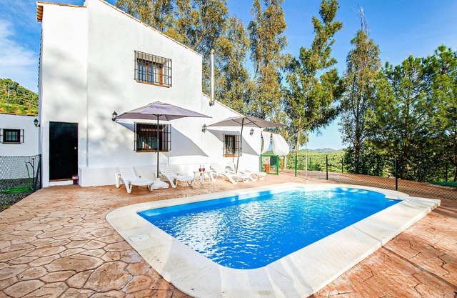 Awesome home in Colmenar with WiFi