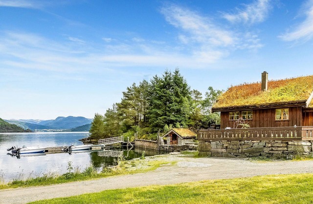 Awesome home in Etne with sauna