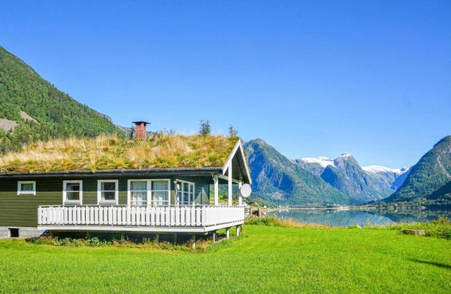 Awesome Home In Fjærland
